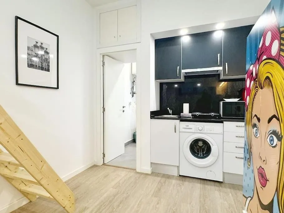 Minimalist Studio With Mezzanine Lissabon