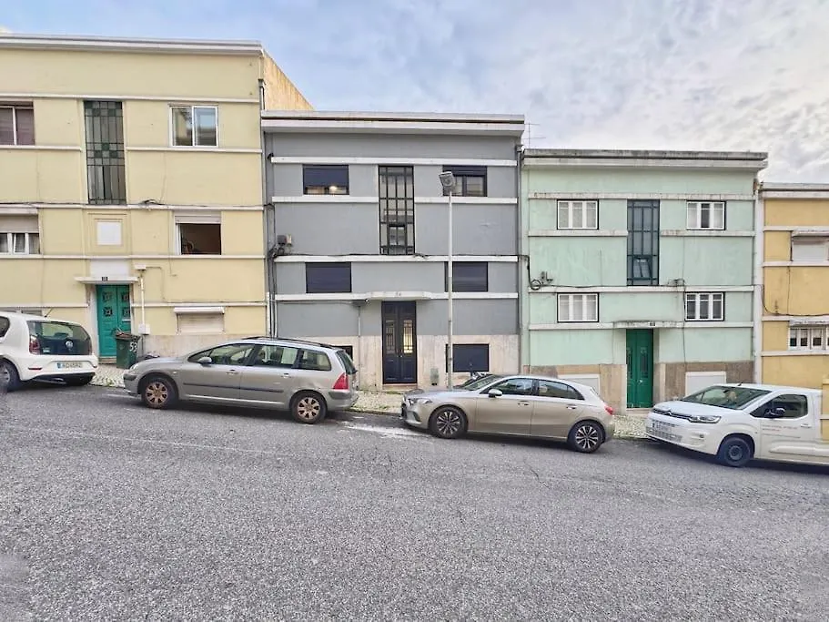 Apartment Minimalist Studio With Mezzanine Lissabon