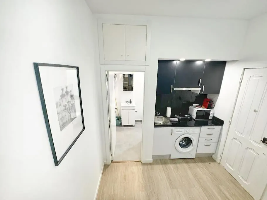 Minimalist Studio With Mezzanine Лиссабон Португалия