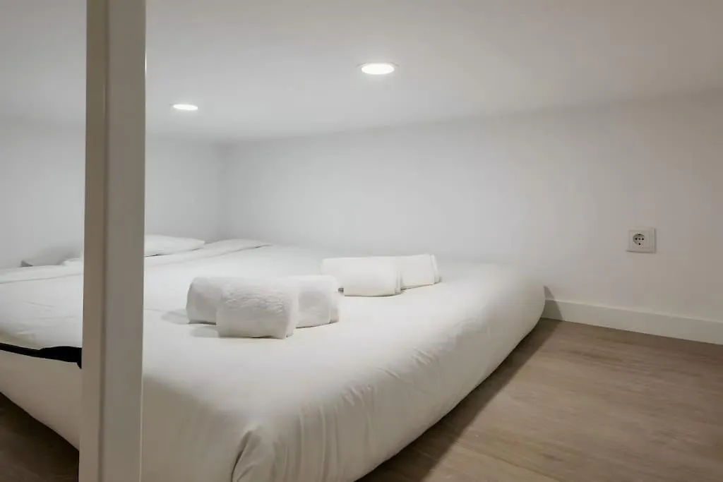 Minimalist Studio With Mezzanine Лиссабон 0*,  Португалия