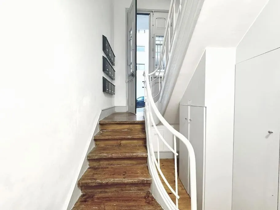 Minimalist Studio With Mezzanine Лиссабон 0*,
